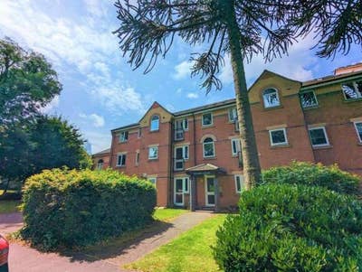Bright and airy 3 bed flat in the Moseley village Main Photo