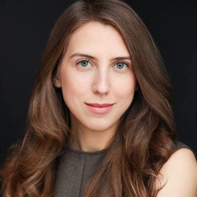 Professional Female seeks a double room Main Photo