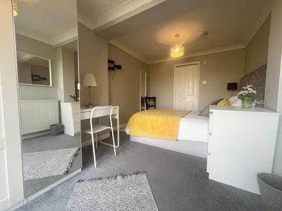 Professional Home near Town Centre Main Photo