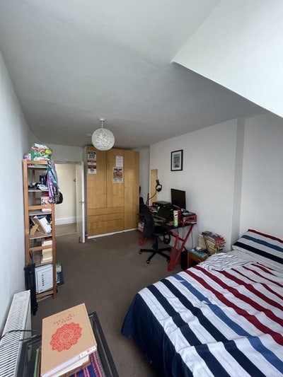 Flatmate wanted Double Room on Abbey Road  Main Photo