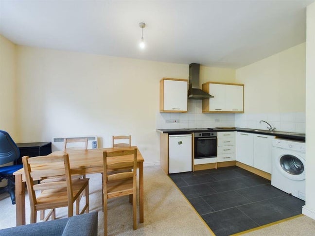 Roommate wanted in City Center  Main Photo