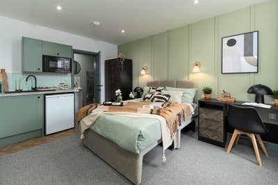  Ensuite & Studio Room -Half Price -Bills Included Main Photo