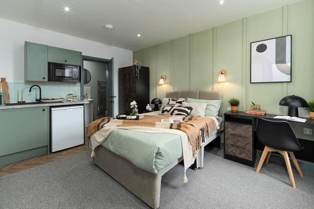  Ensuite & Studio Room -Half Price -Bills Included Main Photo