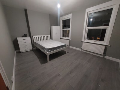 **Premium Double Room,10 Mins Walk To Station** Main Photo