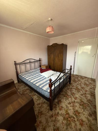 Spacious double room near UHW and universities Main Photo