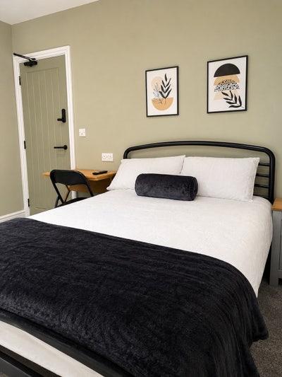 Premium en-suite rooms! Newly refurbished Main Photo
