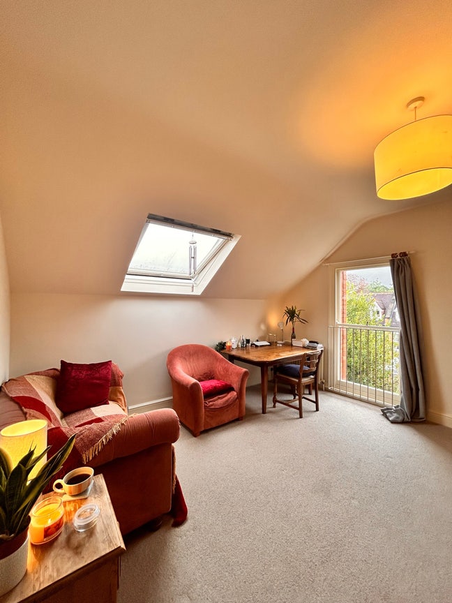 Double bedroom in shared flat in Barnes Main Photo