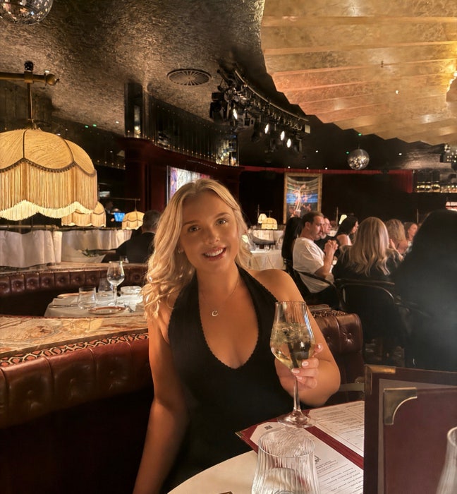 Professional Female seeks a double room Main Photo