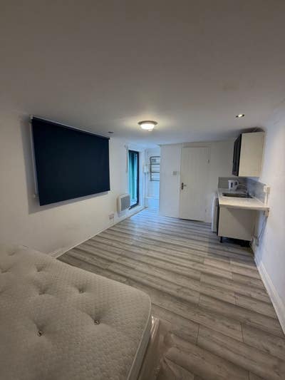  Spacious studio flat for rent in NW2  Main Photo