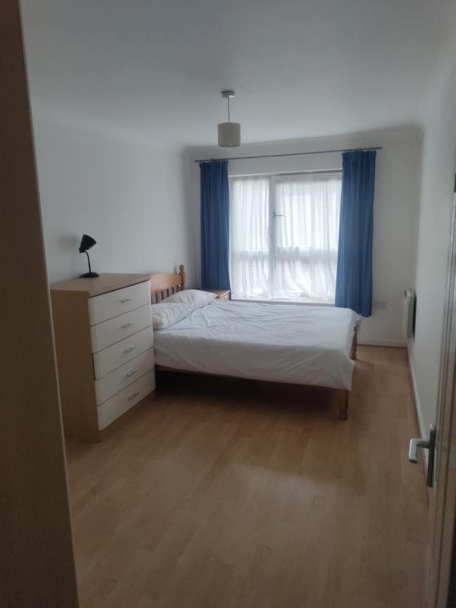 1 Double Room | 2 Baths | Lounge & Garden  Main Photo
