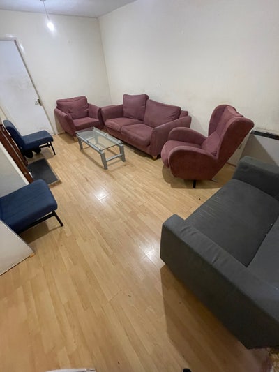 4 bedroom house to let to whole group  Main Photo