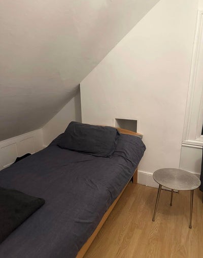 Small room for single person Main Photo