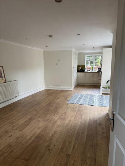 Large annex room with ensuite and kitchen Main Photo