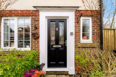 Townhouse in central Alderley Edge Main Photo