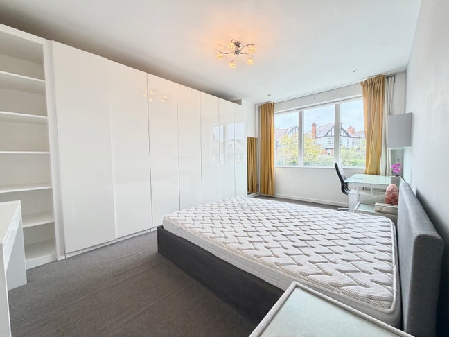 Lovely En-Suite Room & Living Room- Muswell Hill Main Photo