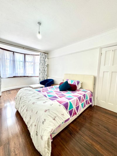 Double room near Hounslow Central tube station  Main Photo