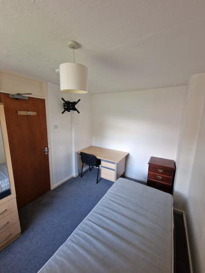 🏡 Furnished Single Room Available – Hatfield – Av Main Photo