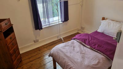 Good sized single  room, fast wifi,parking Main Photo