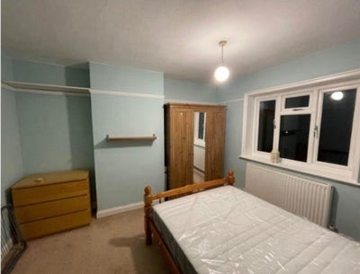 Cosy upstairs room with view to the garden  Main Photo