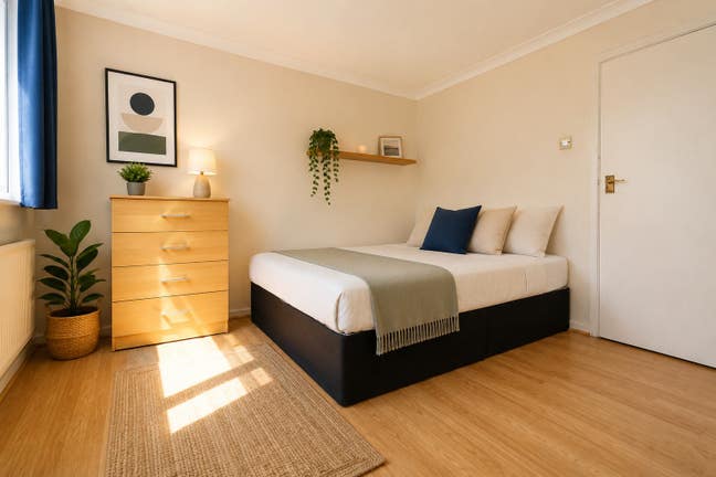 Beautiful & Affordable Rooms in Stratford! Couples Main Photo