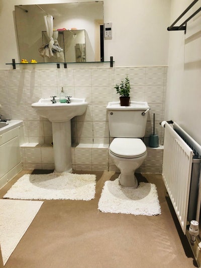 To Let  Main Photo
