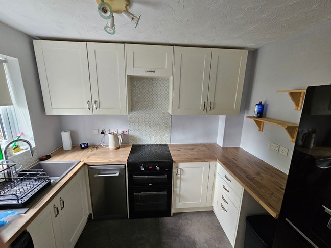 3-bedroom house – room(s) to rent Main Photo