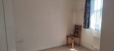 Looking for some people to share the house. I Main Photo