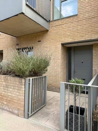 Bright Double Room with Lake View & French Windows Main Photo