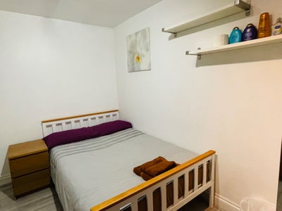 Fully Furnished Bedroom Including All Bills  Main Photo