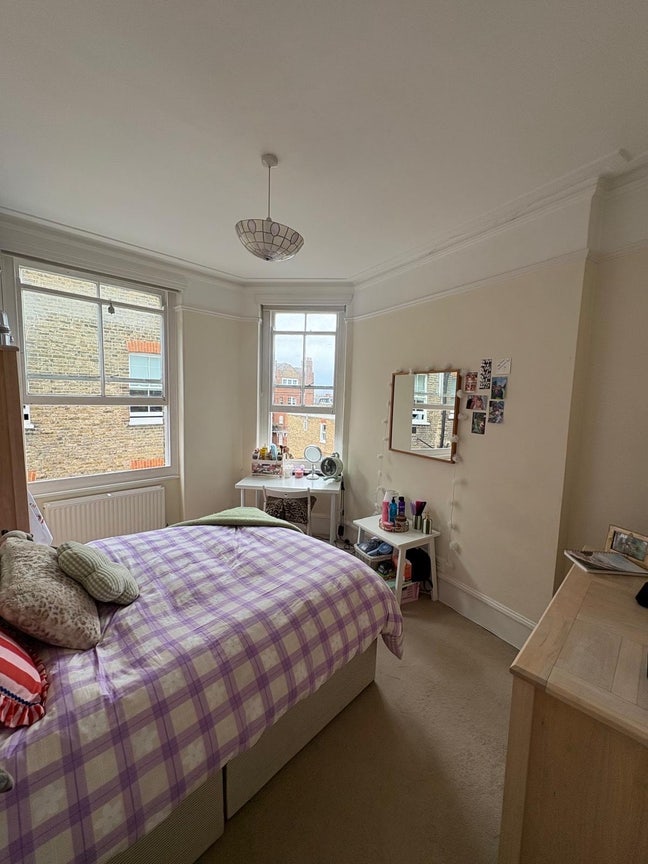 Double bedroom in cosy flat SW6   Main Photo