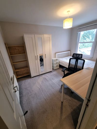 Single Room in Beautiful House for Short Term Let  Main Photo
