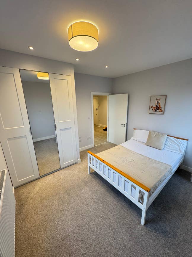 Stylish Double Room | Bills Included | Bethnal E2 Main Photo