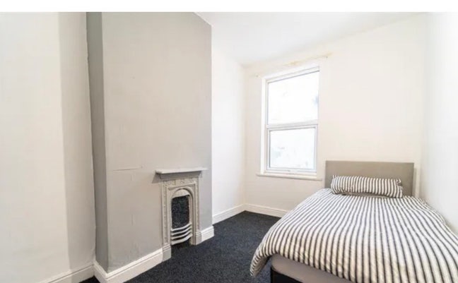 Part Furnished Room - Great Location Selly Oak Main Photo