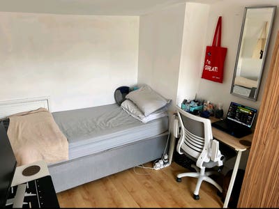 Newly decorated room  Main Photo