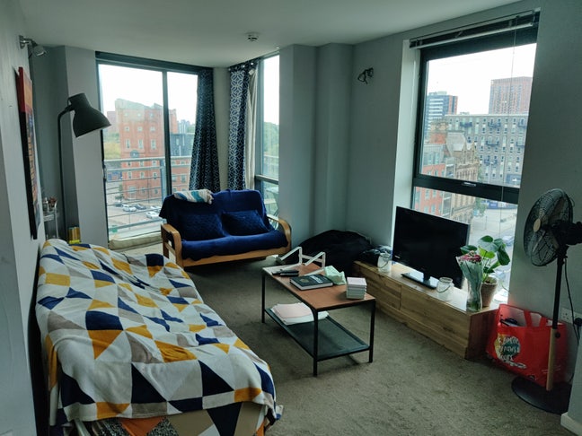 Luxury 2 bed City centre apartment with Balcony Main Photo