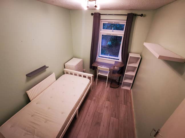 Cozy Bedroom in Quiet House with Large Garden Main Photo