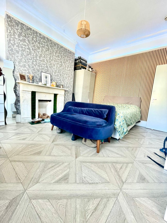NEW studio &pound;1900pm -Utility Bills & C/Tax incl Main Photo