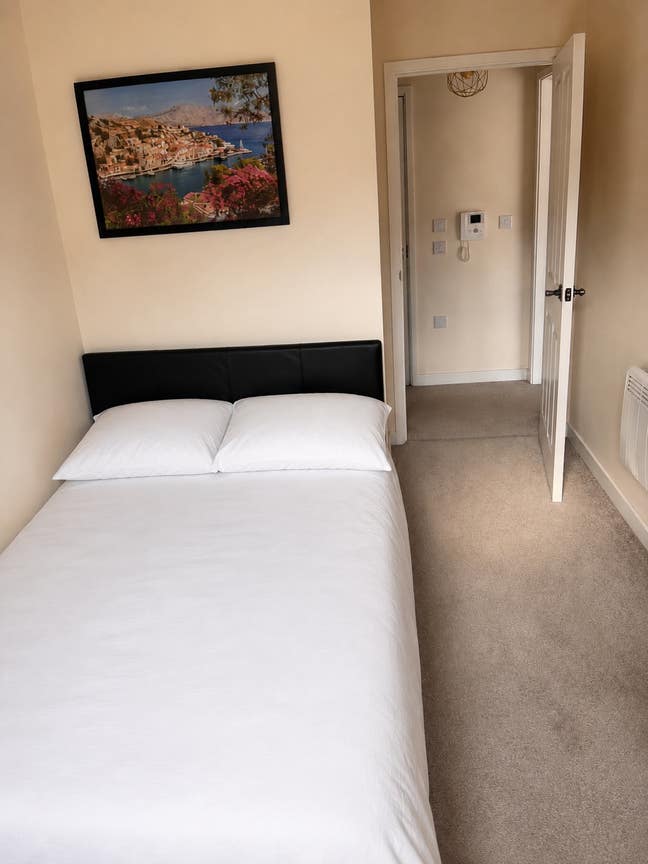 Small double room private bathroom Main Photo