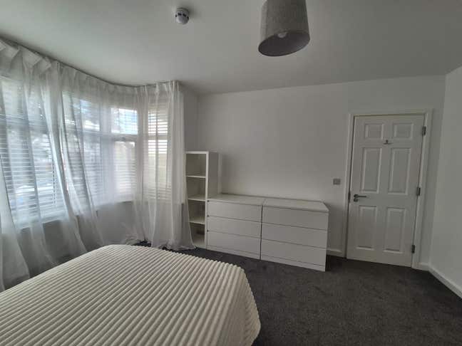 Brand new - RoomsBySue - Capability Green Main Photo