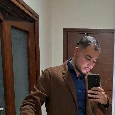 Professional Male seeks a single or double room Main Photo
