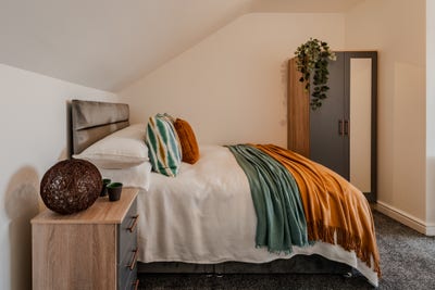 ** New Luxury STUDIO En Suite -All Bills Included! Main Photo