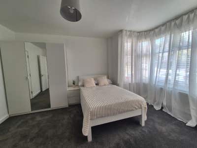 Brand new - RoomsBySue - Capability Green Main Photo