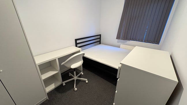 Room - suitable for a student in York  Main Photo