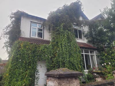 Country House in the City Suburbs Main Photo