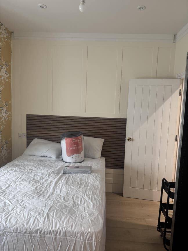 En-suite room near Uxbridge high street Main Photo