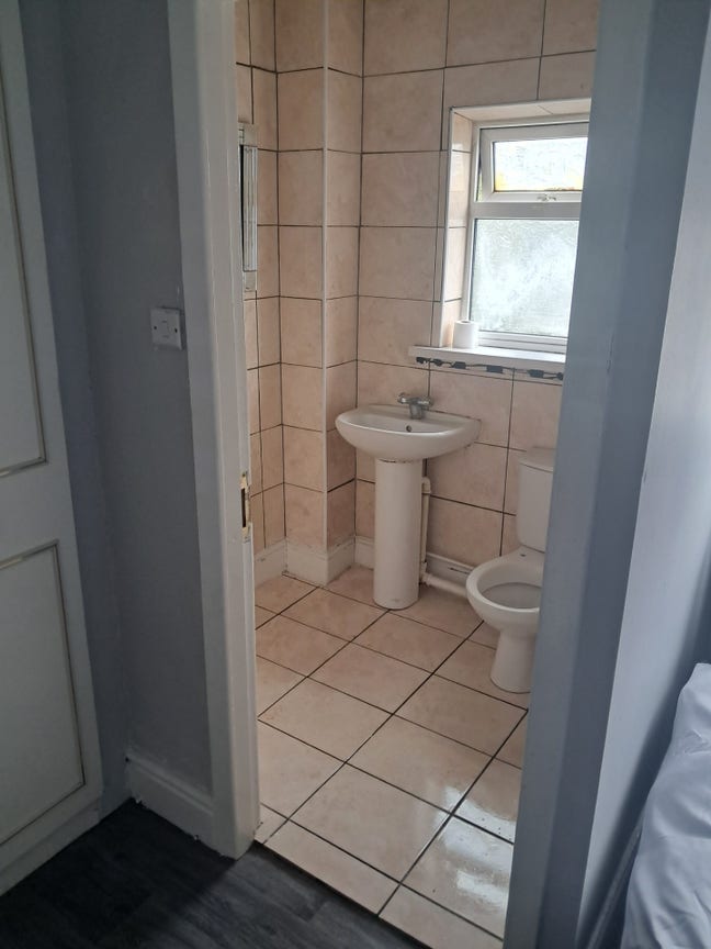 Spacious Ensuite Room to Rent – Denton, Manchester Main Photo