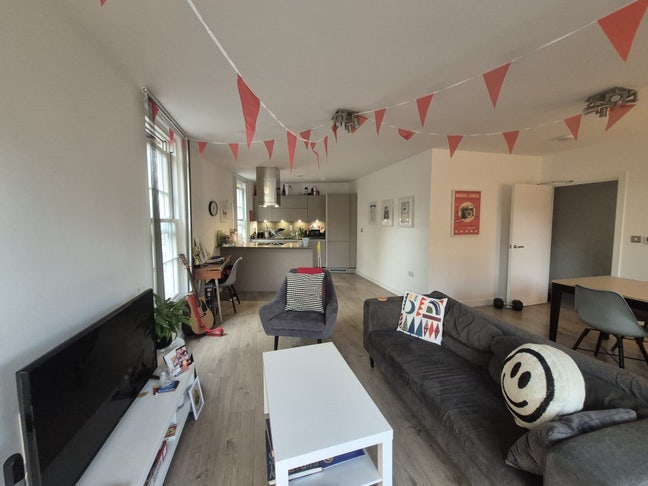 Room Available in Cally Road Main Photo