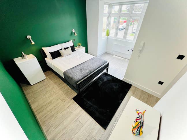 🏡 En-Suite Room Available to Let in - Streatham Main Photo