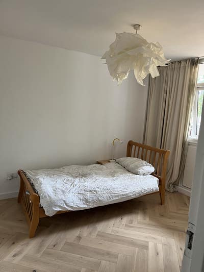 Spacious room in a central London location Main Photo