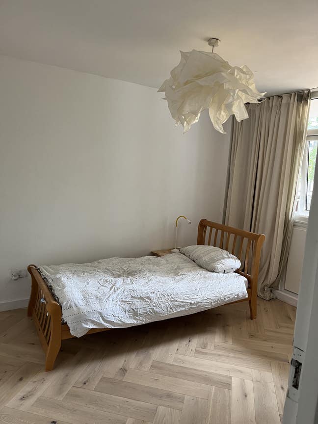 Spacious room in a central London location Main Photo